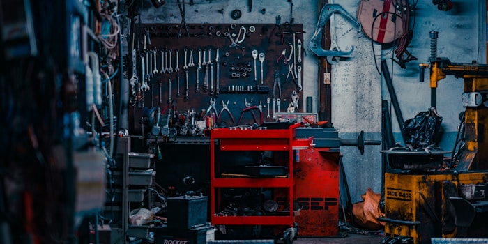 高卒就職か進学か、決断に悩むあなたへ